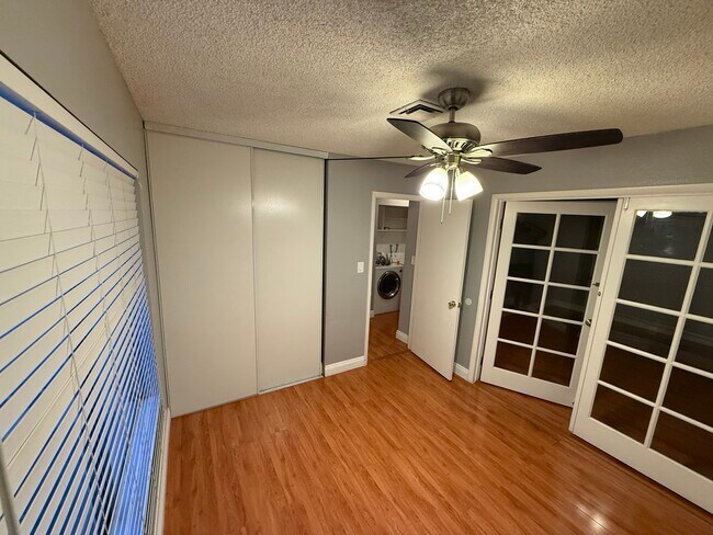 Foto del edificio - 7033 Kenwood St