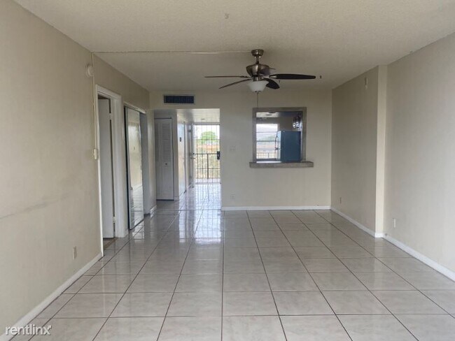Foto del edificio - 2 br, 2 bath Condo - 3361 NW 47th Ter