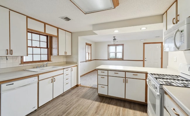 Building Photo - 6585 NW 56th St