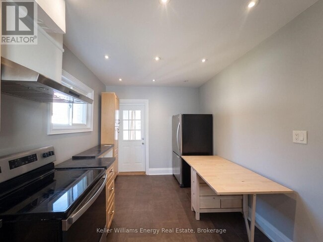 Building Photo - 204 Gibb St