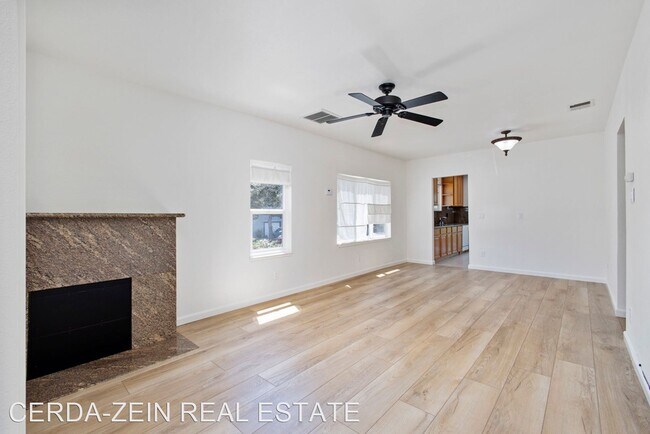 Building Photo - 2 br, 2 bath House - 3218 Madison Street