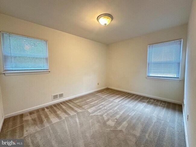 Building Photo - 2237 Highland Ave