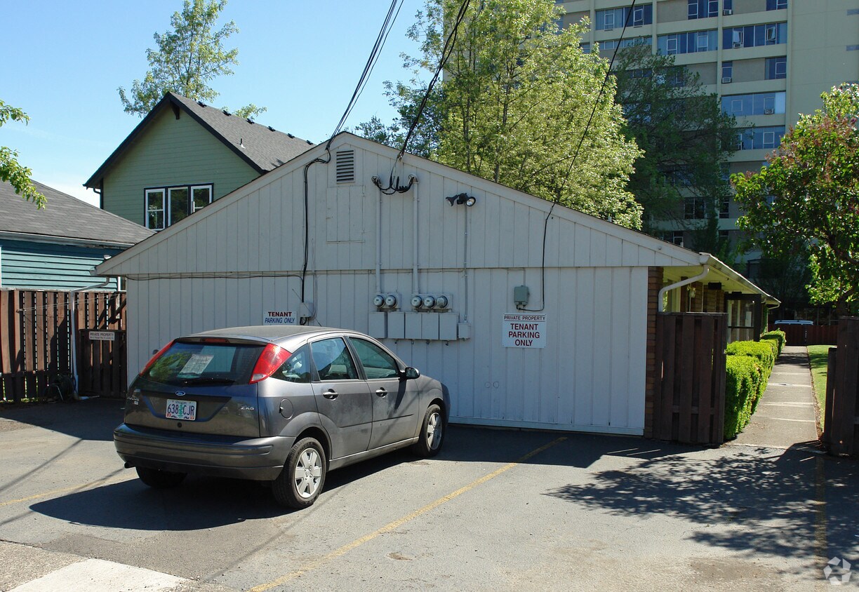 Foto del edificio - 1352-1360 Lincoln St