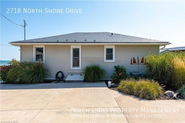 Photo du bâtiment - Lake Front Luxury Home For Year Round Rental