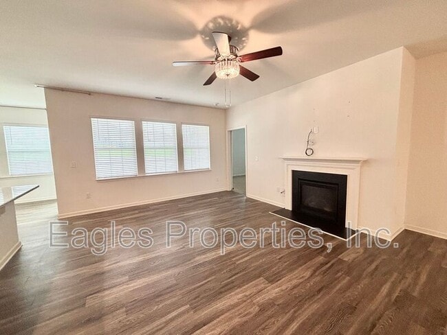 Building Photo - 120 Relict Dr