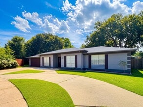 Building Photo - 1315 Sussex Dr