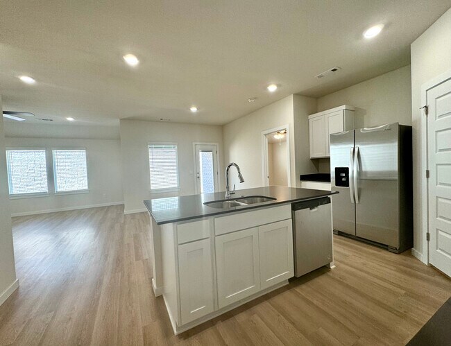 Foto del edificio - 5382 Selah St