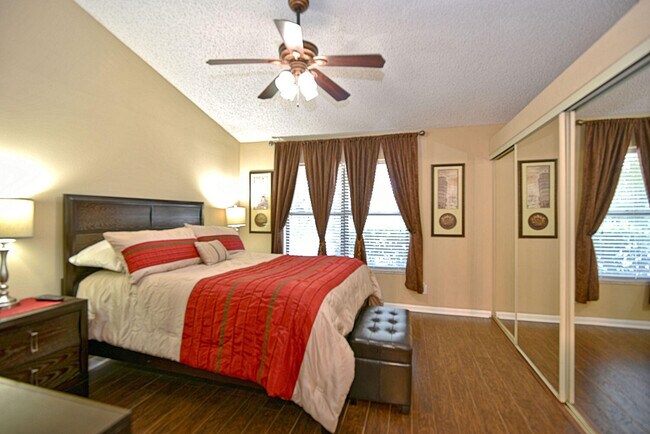 Foto del edificio - 706 St Giles Ct