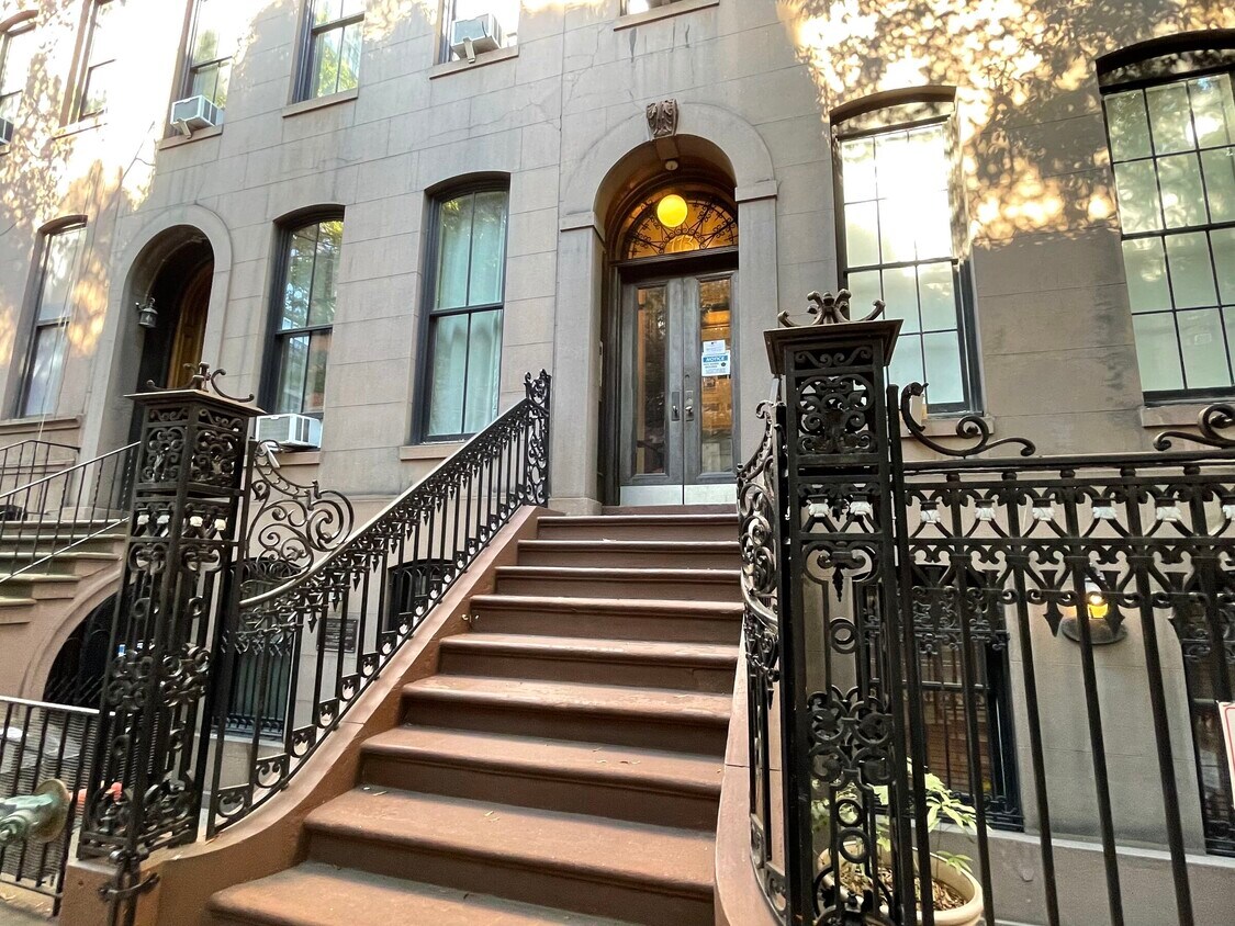 Foto del edificio - 113 E 37th St
