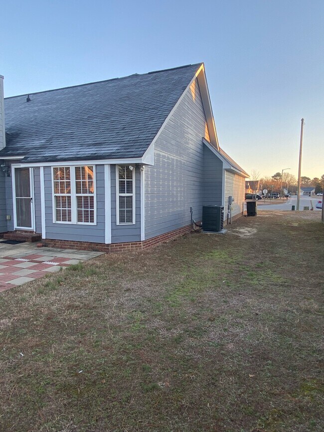 Building Photo - 1047 Gatesville Dr