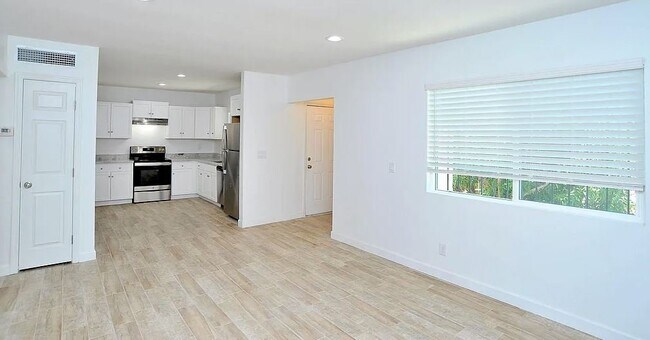 Building Photo - 3302 E Presidio Rd