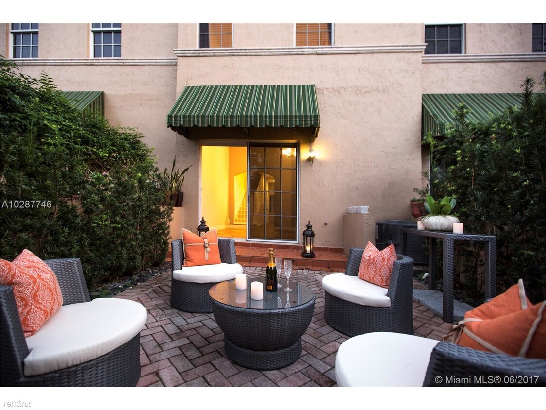 Primary Photo - 455 Coral Way