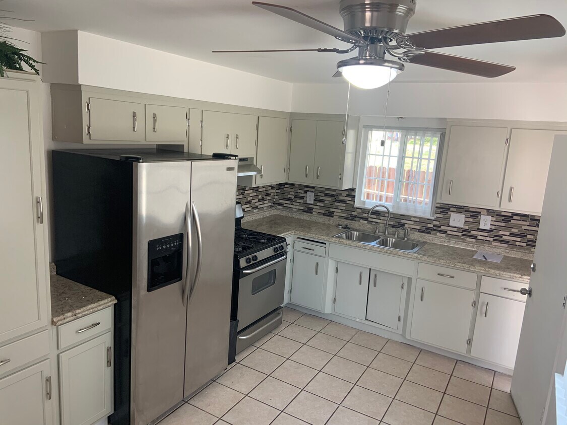 Foto principal - 16259 Walnut St