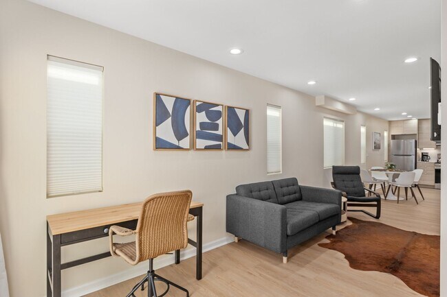 Foto del edificio - New built and fully furnished 2 bed 2. 5 baths in Point Loma
