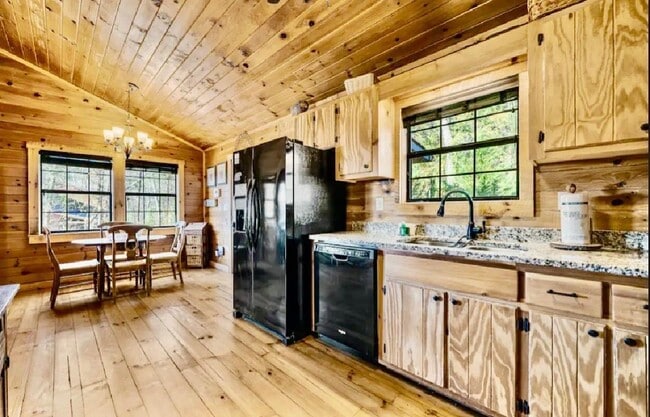 Photo - 208 Wolf Trce (Blue Ridge, GA) House