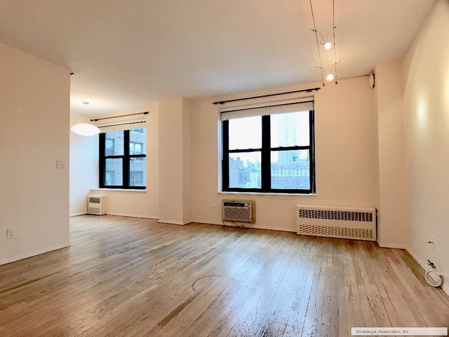 Building Photo - 250 W 103rd St