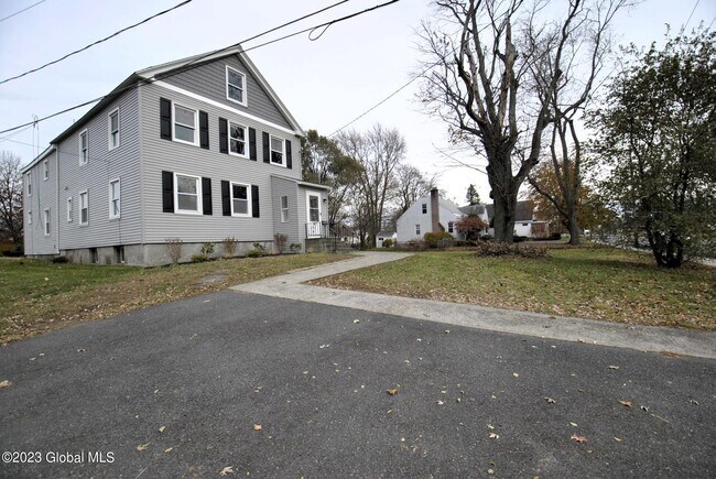 Foto del edificio - 147 Sand Creek Rd
