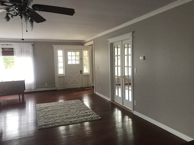 Living room - 213 Bellew Ave N