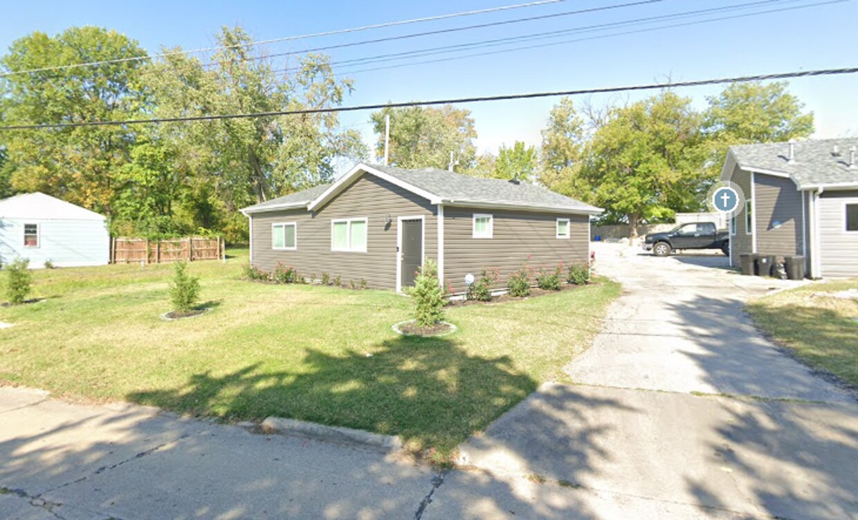 Foto principal - 3 Bed 2 Bath Single family Home
