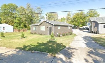 Building Photo - 703 Mikel St