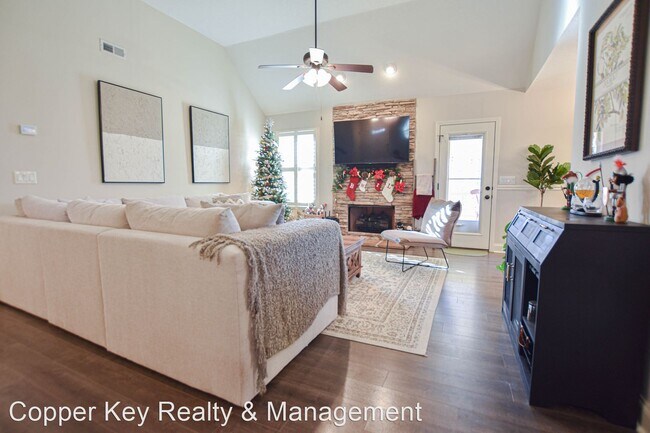 Building Photo - 3 br, 2 bath House - 450 Cyprus Court