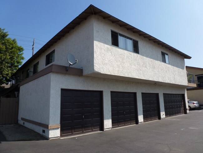 Foto del edificio - 3136 E Orangethorpe Ave