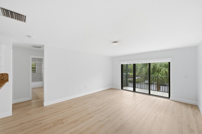 Foto del edificio - 2691 Albatross Rd N