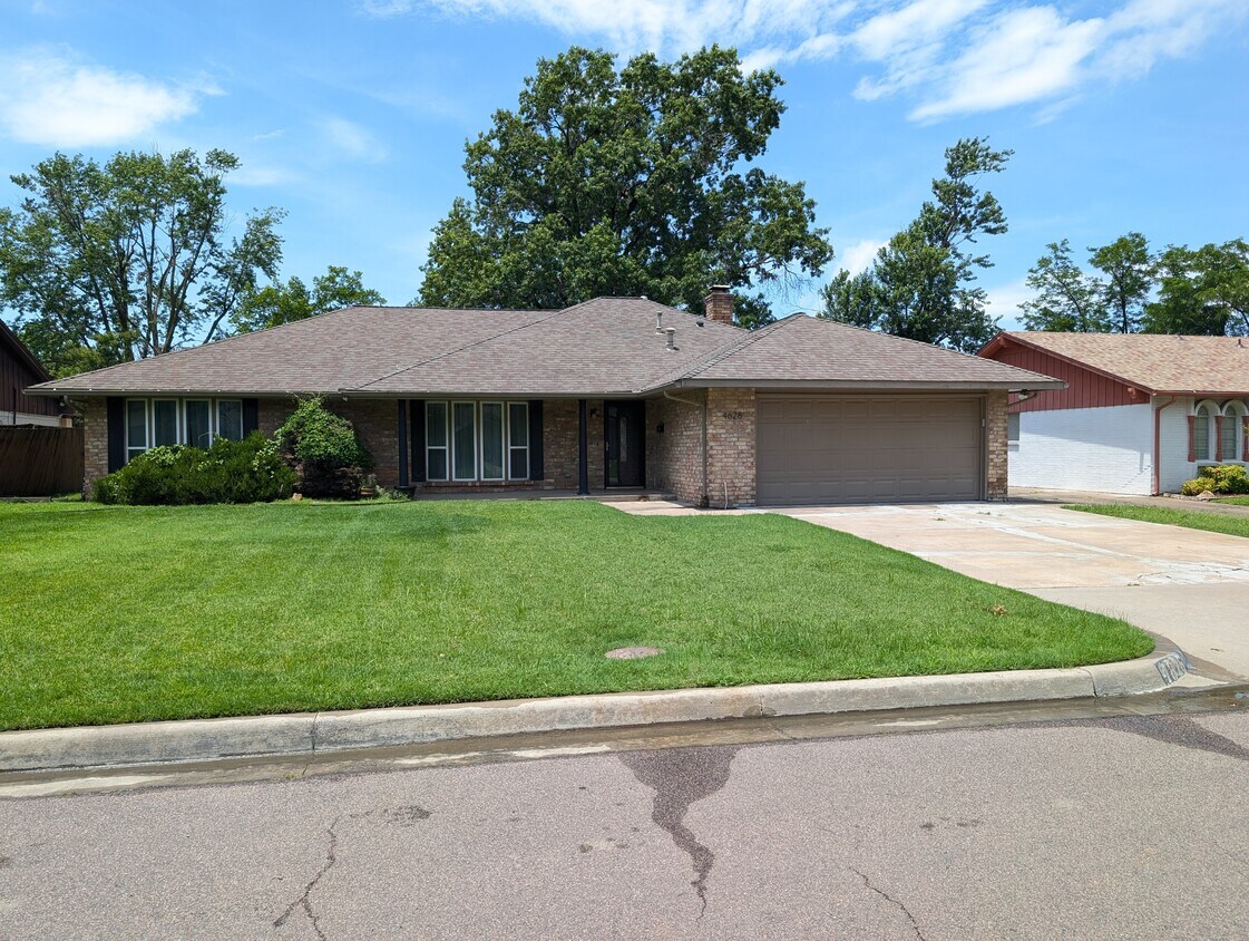Foto principal - 4626 S Maplewood Ave