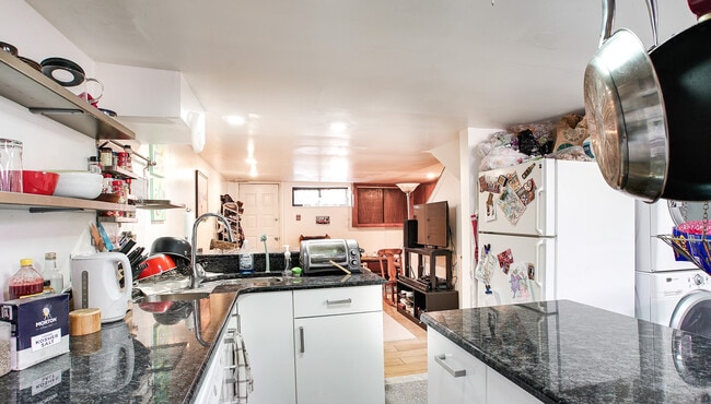 Building Photo - 724 Kater St