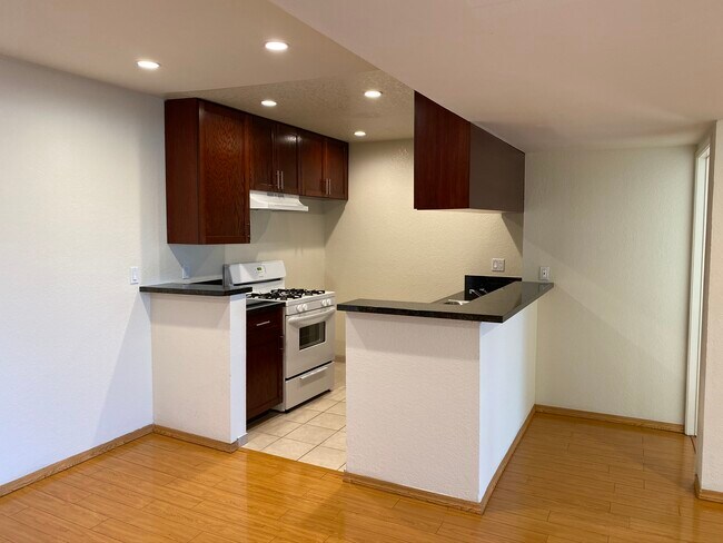 Building Photo - 1051 Justin Ave