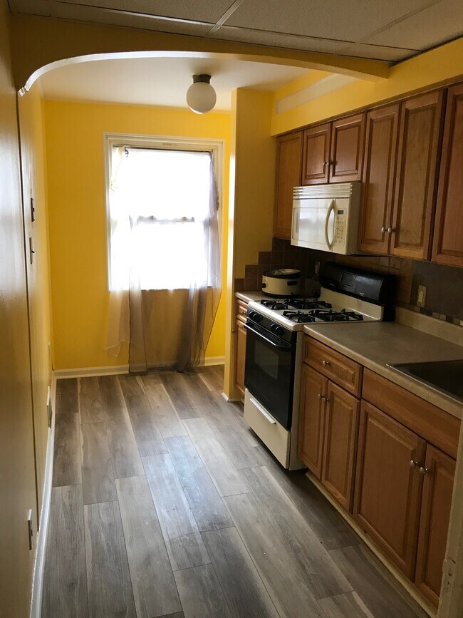 Kitchen - 6052 Baltimore Ave