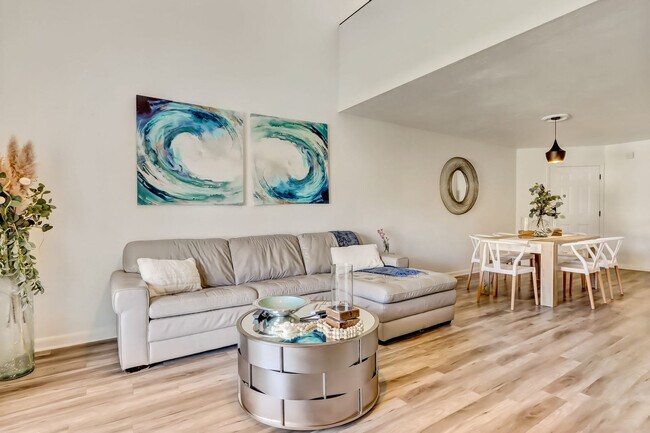 Foto del edificio - 2702 Seagate Ln N
