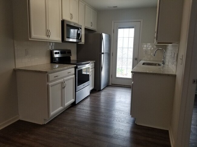 Foto del edificio - Tavern Grove Subdivision - End Unit Townhouse