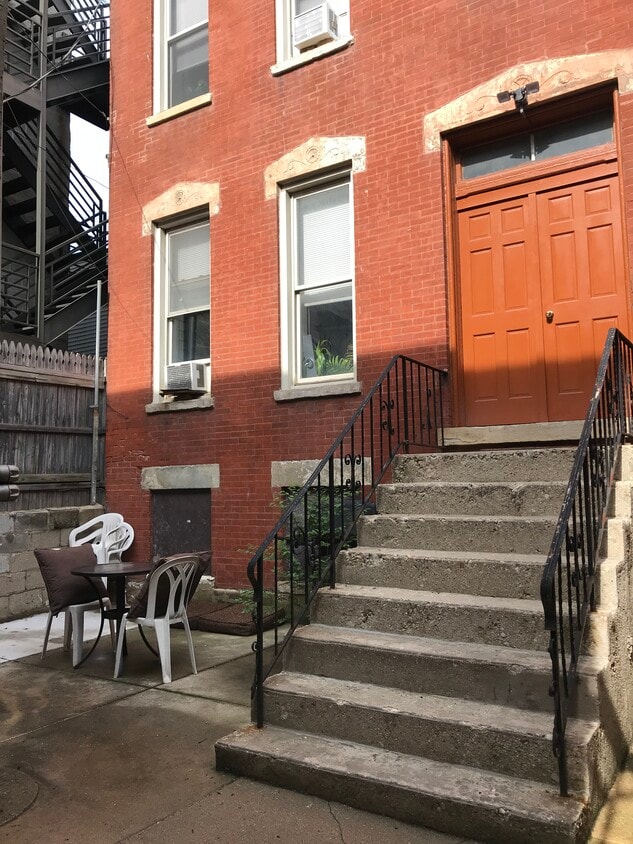 Primary Photo - 1417 N Wood St