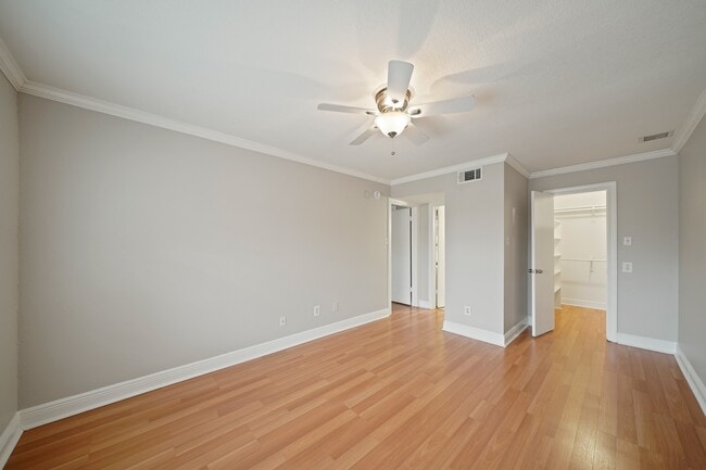 Building Photo - 845 Augusta Dr