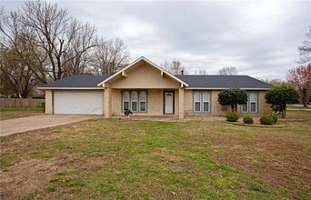 Building Photo - 2726 W Highland Cir