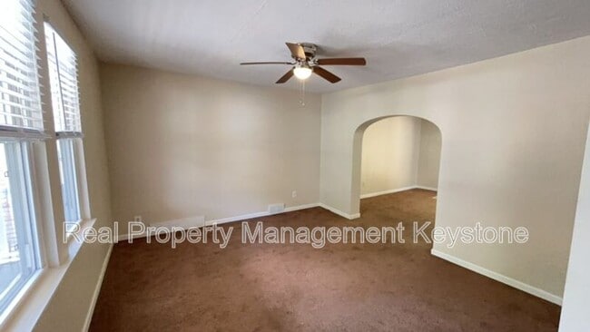 Building Photo - 303 Lexington Ct