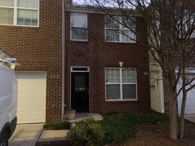 Foto del edificio - Room in Townhome on Plank Bridge Way
