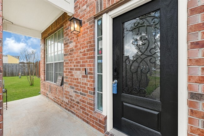 Building Photo - 9340 Royal Way