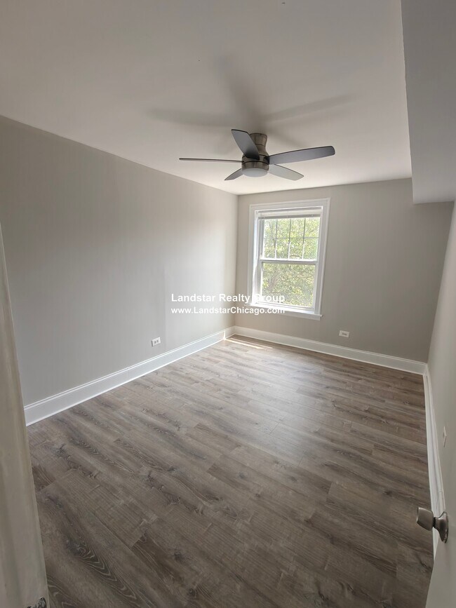 Foto del edificio - 6312 N Oakley Ave