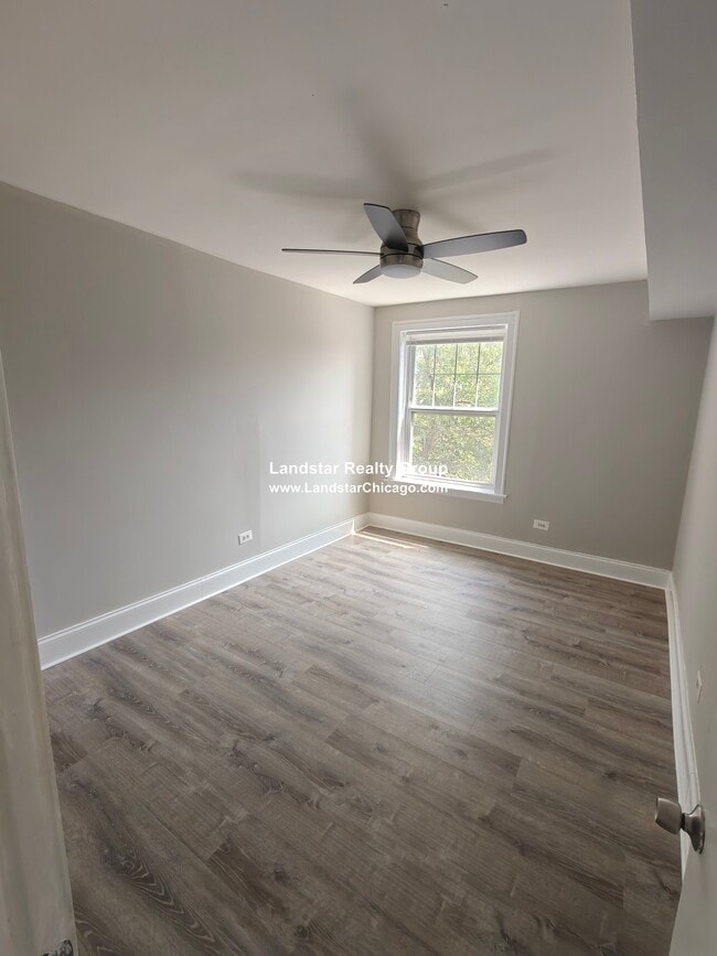 Building Photo - 6312 N Oakley Ave