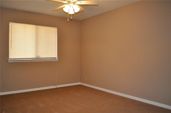 Foto del edificio - 6901 Argonne Forest Cove