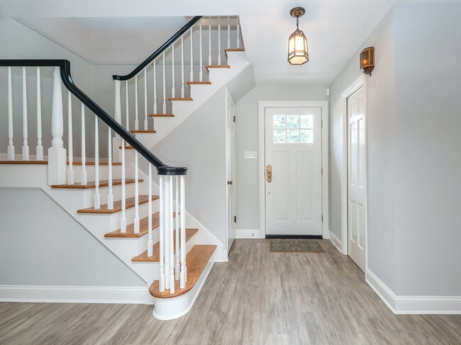 Building Photo - 7 Kissam Ln