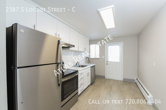 Building Photo - Experience Denver Living!! Centrally Locat...