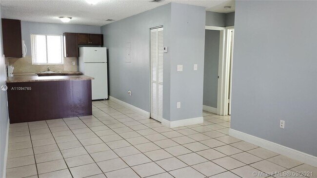 Building Photo - 2332 W 56th St