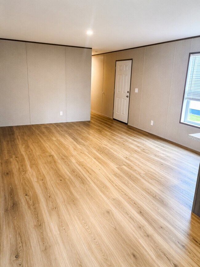 Building Photo - 64618 E 254 Lp