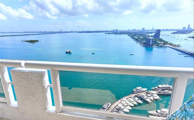 Building Photo - 1717 N Bayshore Dr