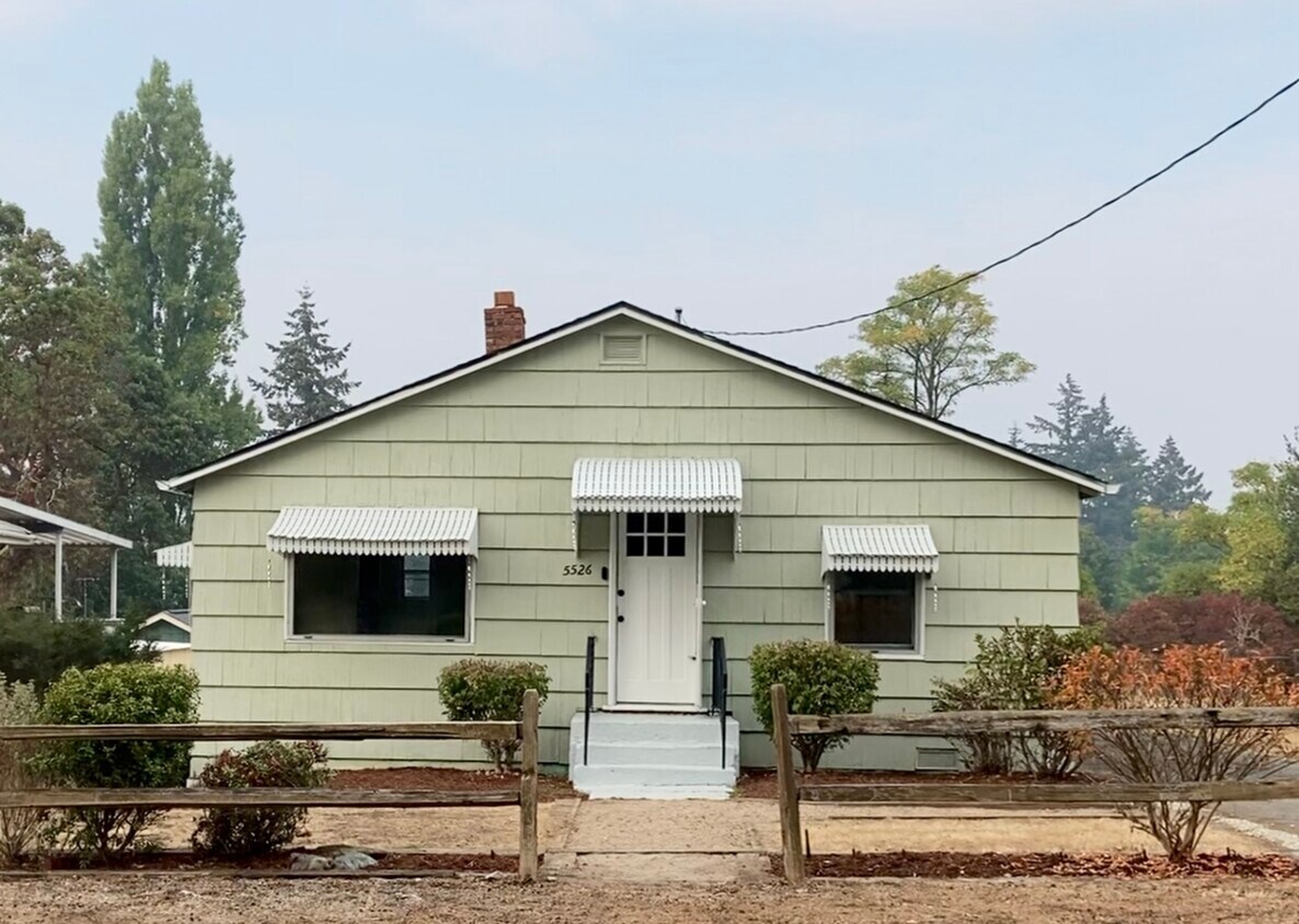 Foto principal - 5526 S Avon St