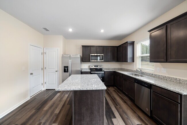 Foto del edificio - 3 Bedrooms, 2.5 Bathrooms, and 2083 sqft. comfortable and versatile Osprey plan in Raleigh 540 We...