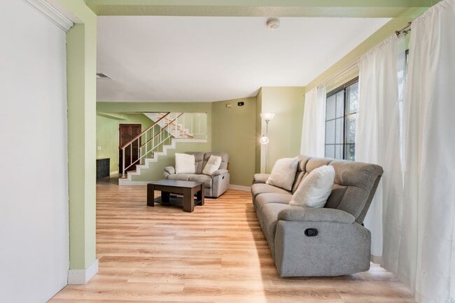 Foto del edificio - 9006 Stacie Ln